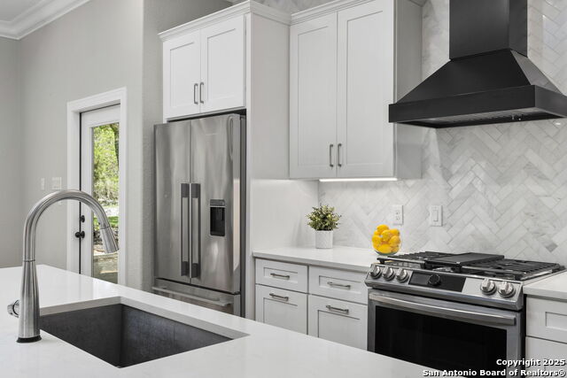 Listing photo id 8 for 915 Foxton