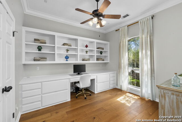 Listing photo id 12 for 915 Foxton