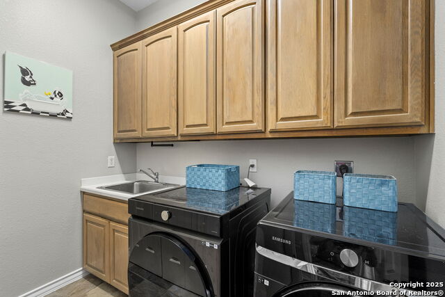 Listing photo id 19 for 915 Foxton