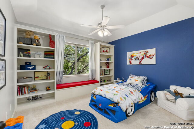 Listing photo id 25 for 915 Foxton