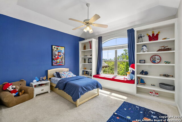Listing photo id 29 for 915 Foxton