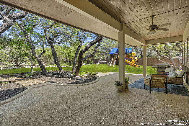 Listing photo id 32 for 915 Foxton