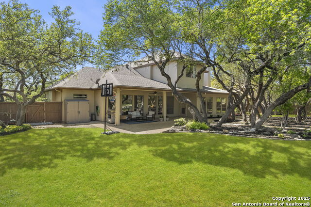 Listing photo id 35 for 915 Foxton
