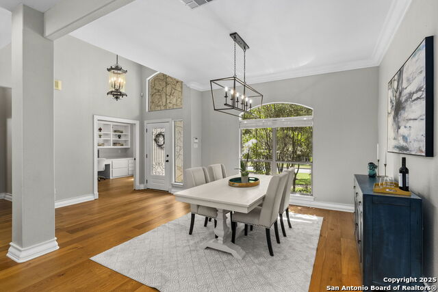 Listing photo id 2 for 915 Foxton