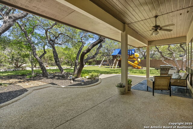 Listing photo id 38 for 915 Foxton