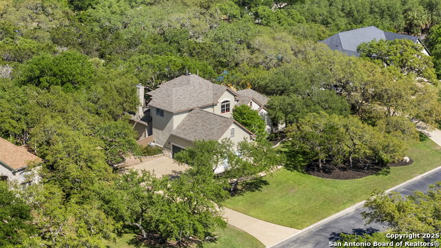 Listing photo id 41 for 915 Foxton