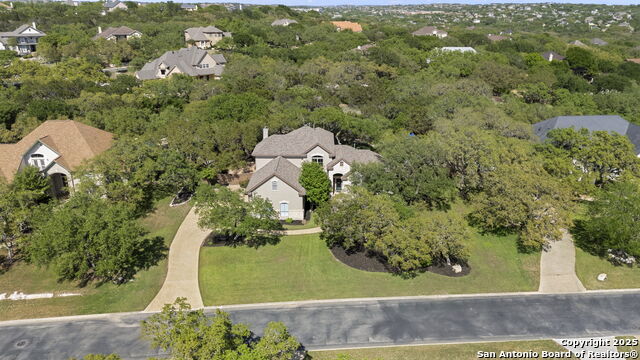 Listing photo id 42 for 915 Foxton