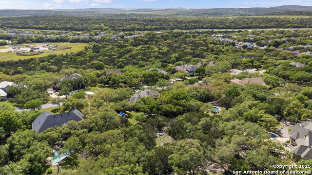 Listing photo id 43 for 915 Foxton