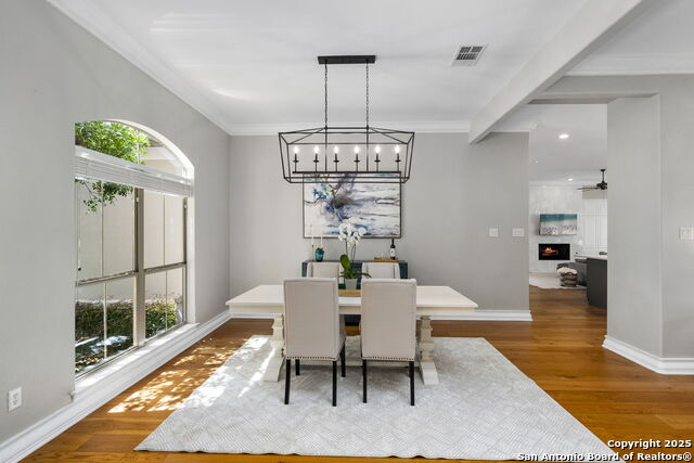 Listing photo id 3 for 915 Foxton
