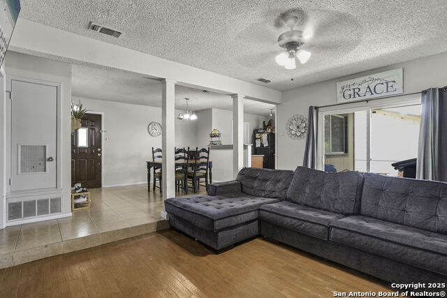 Listing photo id 8 for 7415 Pipers Ln