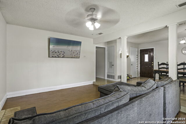 Listing photo id 11 for 7415 Pipers Ln