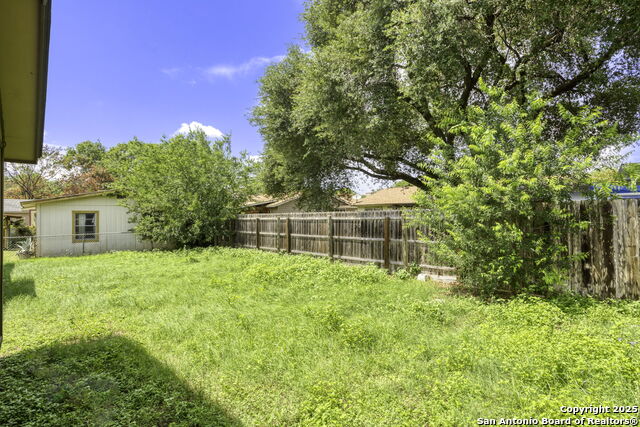 Listing photo id 23 for 7415 Pipers Ln