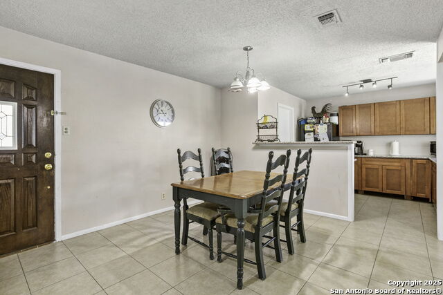 Listing photo id 3 for 7415 Pipers Ln