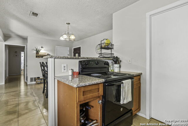 Listing photo id 7 for 7415 Pipers Ln