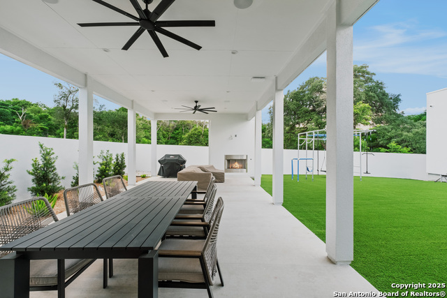 Image 11 of 24 For 8218 Country Lane Court