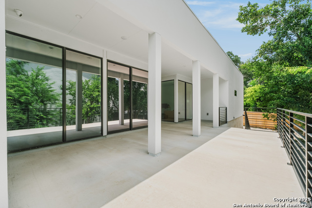 Image 13 of 24 For 8218 Country Lane Court
