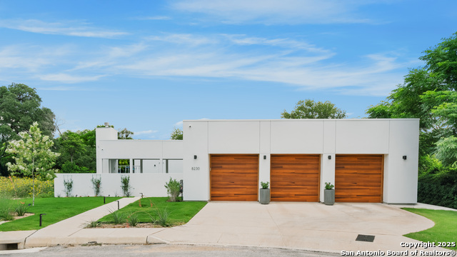 Image 2 of 24 For 8218 Country Lane Court