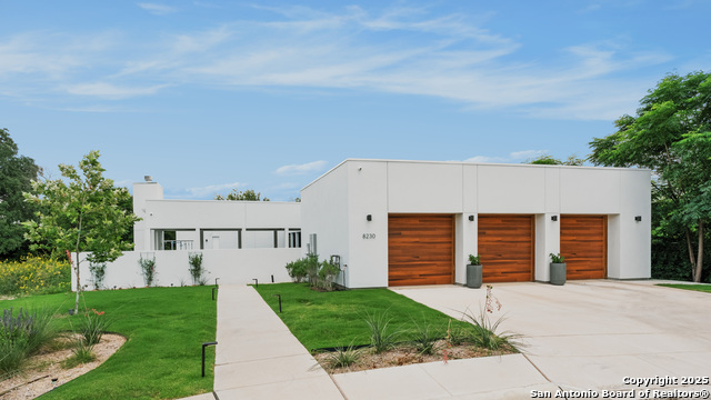 Image 3 of 24 For 8218 Country Lane Court