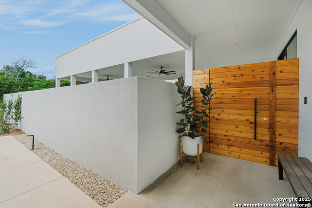 Image 5 of 24 For 8218 Country Lane Court