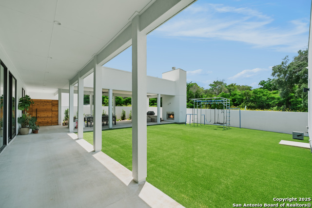 Image 7 of 24 For 8218 Country Lane Court