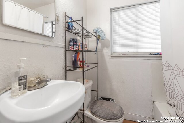 Image 16 of 21 For 446 Blue Bonnet St