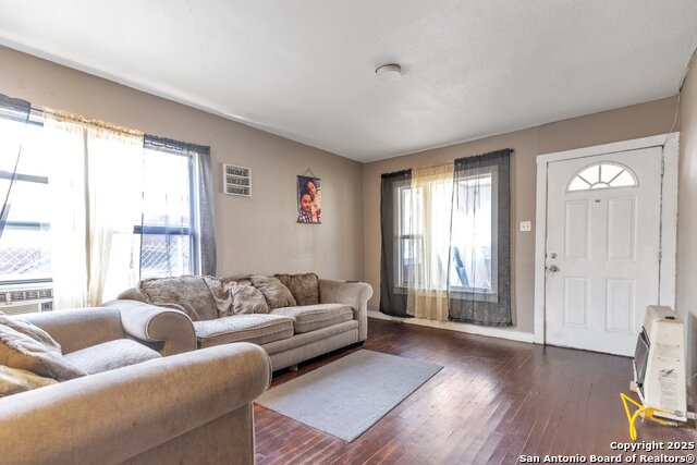Image 5 of 21 For 446 Blue Bonnet St