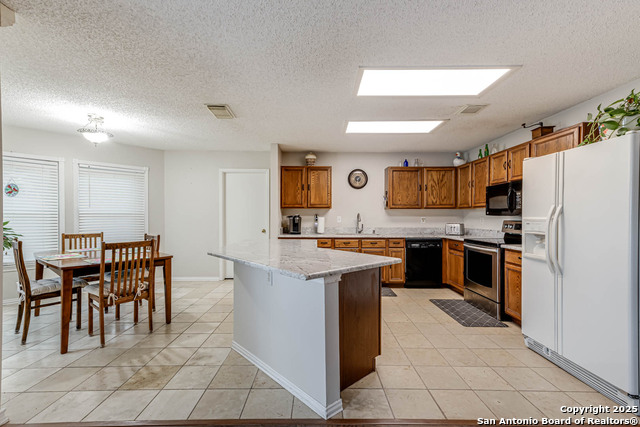 Image 11 of 32 For 15703 Lomita Creek