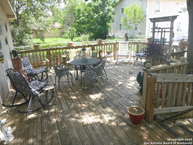 Details for 1121 Plum  , Floresville, TX 78114