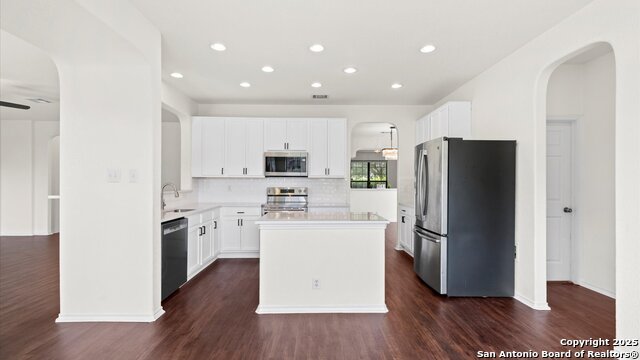 Image 8 of 19 For 380 Apricot Dr