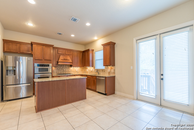 Image 20 of 63 For 13822 Oakview Cove
