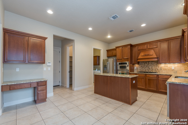 Image 21 of 63 For 13822 Oakview Cove