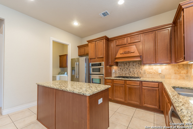 Image 22 of 63 For 13822 Oakview Cove