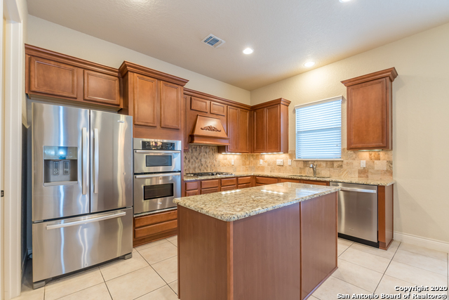 Image 23 of 63 For 13822 Oakview Cove