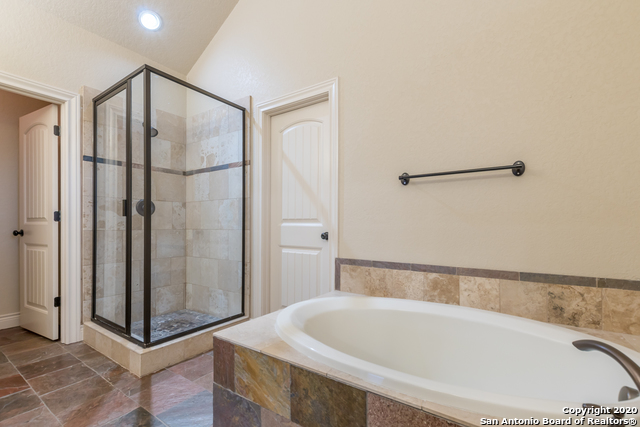 Image 41 of 63 For 13822 Oakview Cove
