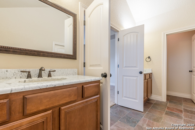 Image 42 of 63 For 13822 Oakview Cove