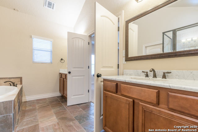 Image 43 of 63 For 13822 Oakview Cove