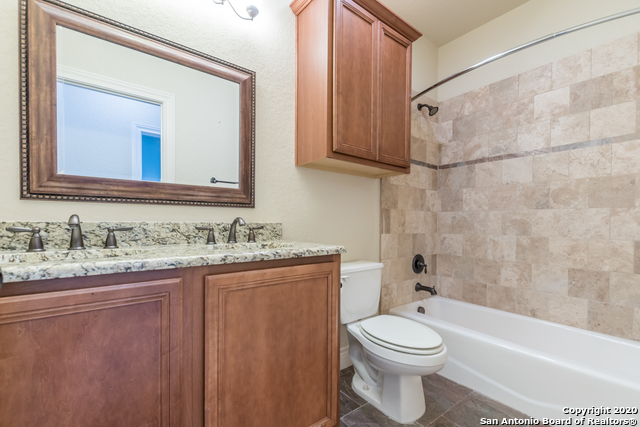 Image 47 of 63 For 13822 Oakview Cove
