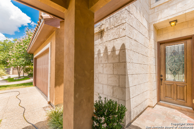 Image 8 of 63 For 13822 Oakview Cove