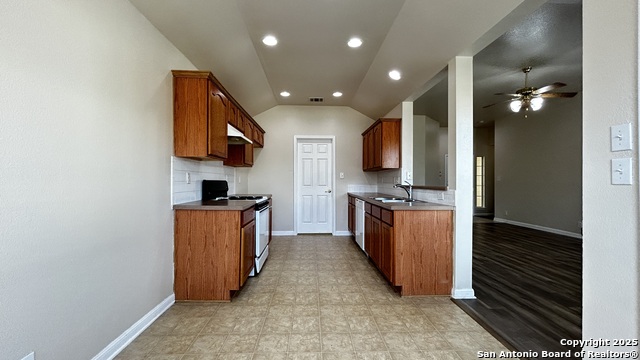 Image 9 of 34 For 8538 Snakeweed Dr