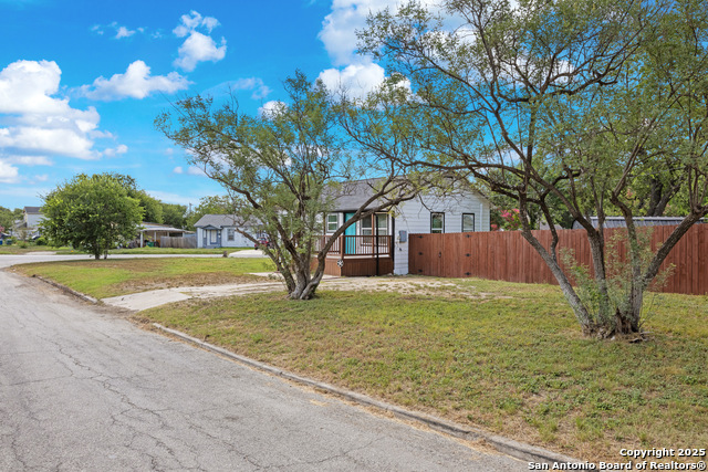 Image 11 of 35 For 322 Glamis Ave
