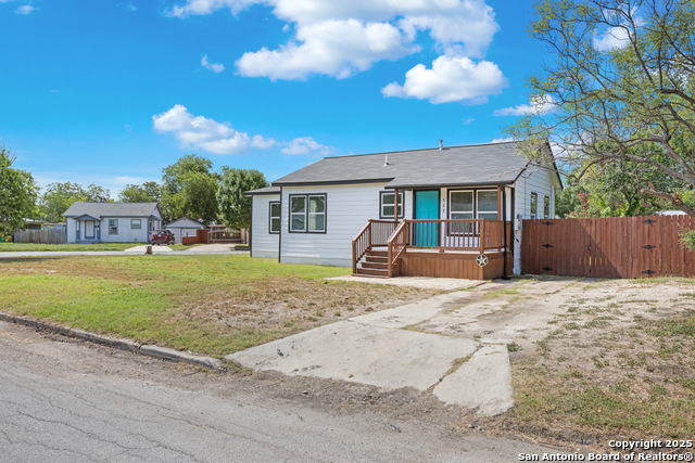 Image 12 of 35 For 322 Glamis Ave