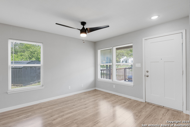 Image 16 of 35 For 322 Glamis Ave
