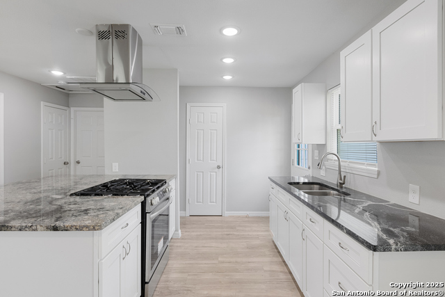 Image 17 of 35 For 322 Glamis Ave