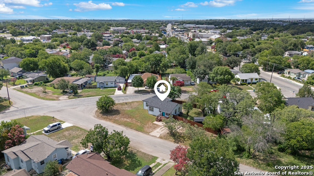 Image 3 of 35 For 322 Glamis Ave