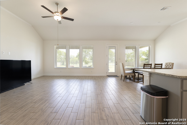 Listing photo id 8 for 9307 Madler