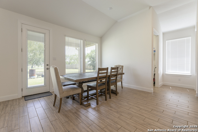 Listing photo id 11 for 9307 Madler