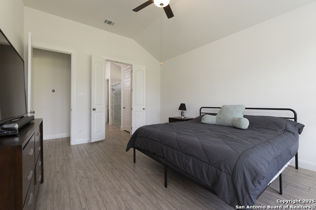 Listing photo id 13 for 9307 Madler
