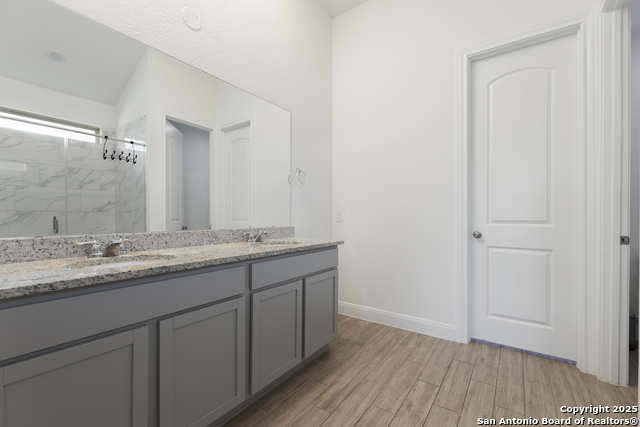 Listing photo id 14 for 9307 Madler