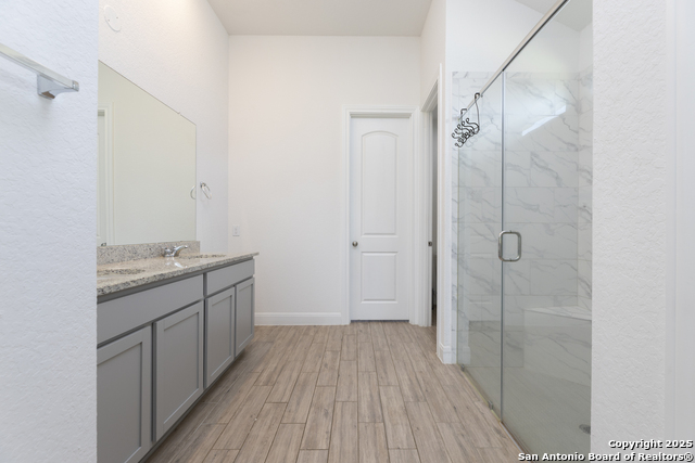 Listing photo id 15 for 9307 Madler
