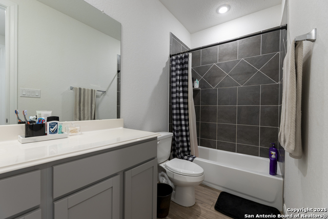 Listing photo id 24 for 9307 Madler